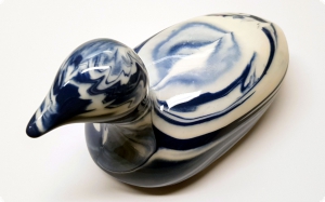Sorsa Valkoinen-Sininen Keramik-Ente Weiß-Blau